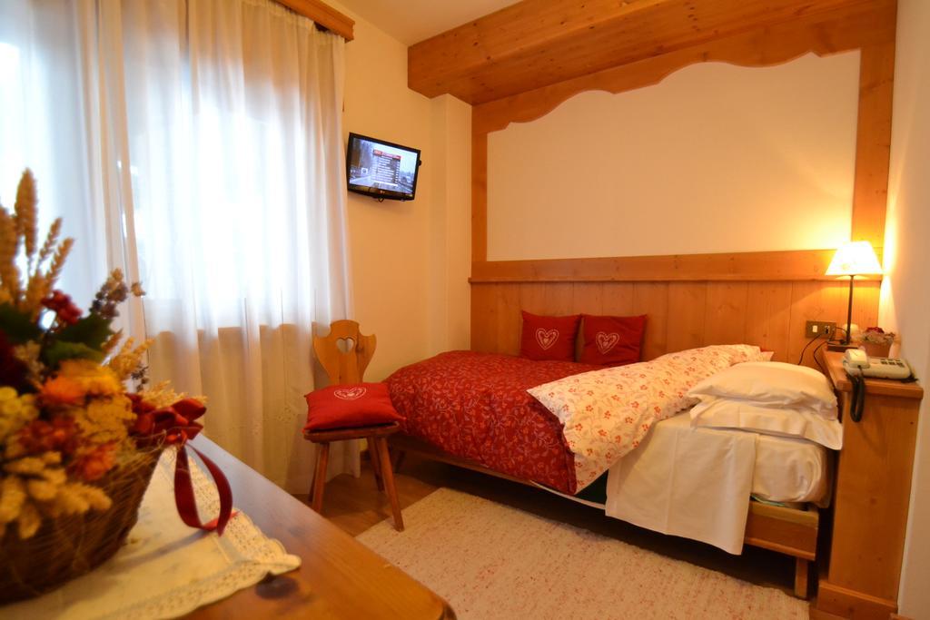 Hotel Villa Nevada Cortina dʼAmpezzo Oda fotoğraf