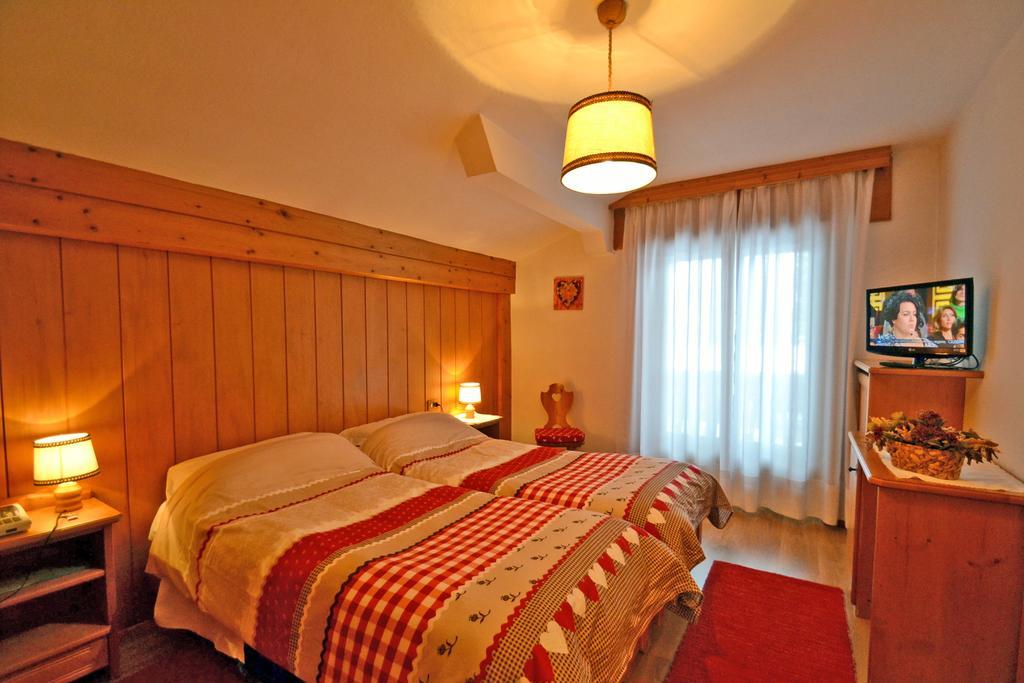 Hotel Villa Nevada Cortina dʼAmpezzo Oda fotoğraf