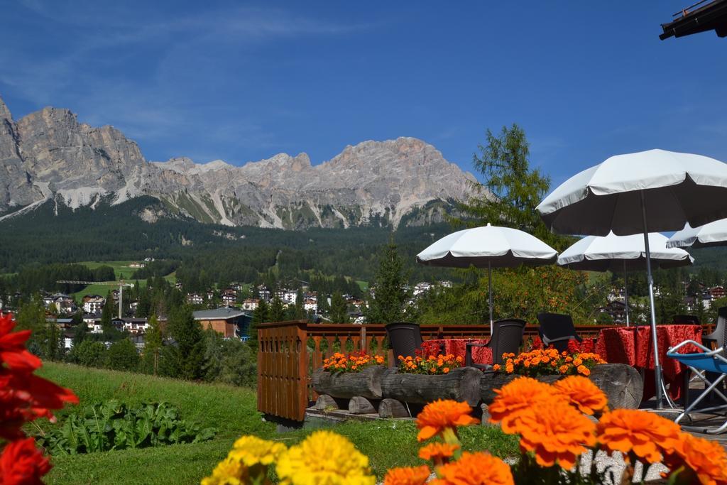 Hotel Villa Nevada Cortina dʼAmpezzo Dış mekan fotoğraf